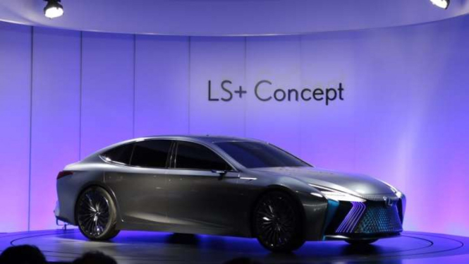 Mobil konsep Lexus LS+ di Tokyo Motor Show, Jepang.