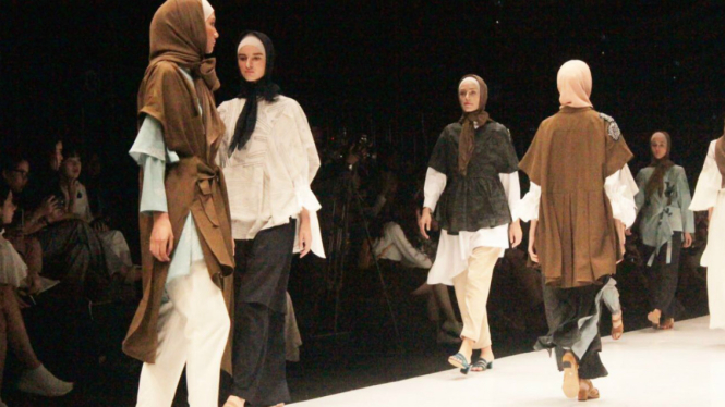 Brand modest KAMI dalam Jakarta Fashion Week 2018.