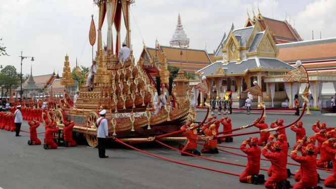 Prosesi pemakaman Raja Thailand, Bhumibol Adulyadej, di Bangkok. 