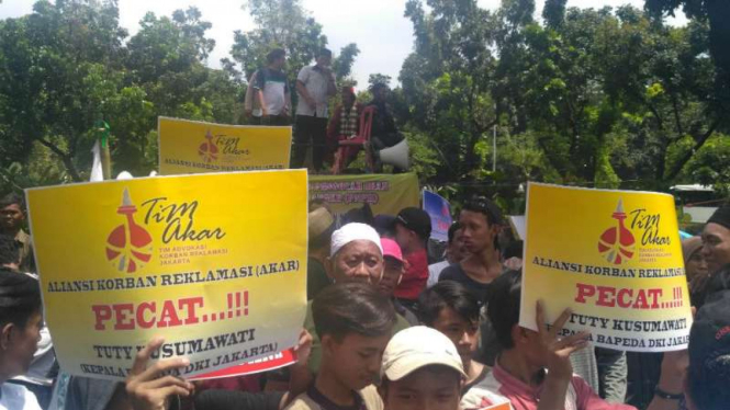 Unjuk rasa nelayan tuntut  setop reklamasi, di Balai Kota, Jakarta
