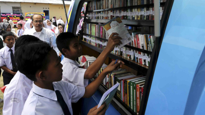 Sorot Buku - Membaca Buku - Perpustakaan - kios buku