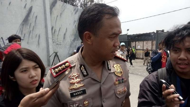 Kapolres Tangerang Kota, Kombes Pol Harry Kurniawan di lokasi gudang mercon.