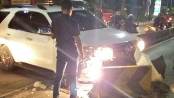 Rentetan Kecelakaan  Mobil  Terjadi di  Jakarta  Hari Ini