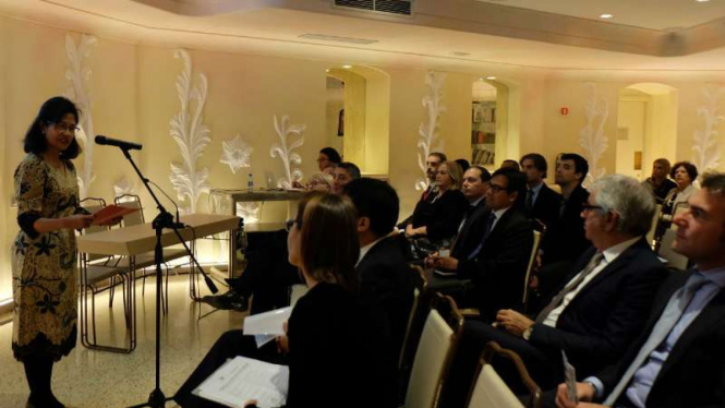 Duta Besar RI untuk Italia, Esti Andayani, saat membuka forum bisnis di Milan dan Roma.