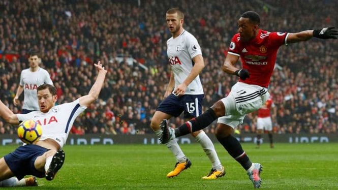 Proses gol Anthony Martial ke gawang Tottenham.