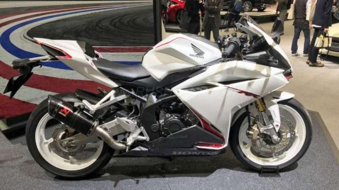 Honda CBR250RR berkelir putih.