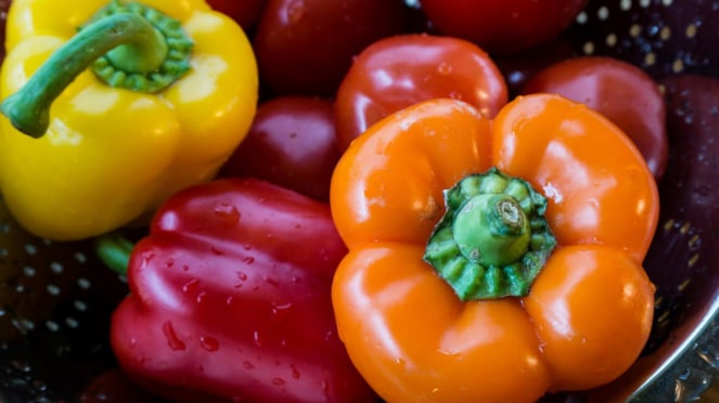 Lave las verduras en el pimentón / imagen.