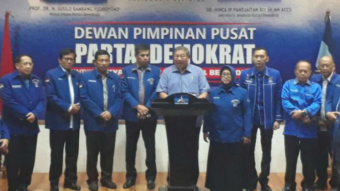 Ketua Umum Partai Demokrat Susilo Bambang Yudhoyono memimpin rapat iternal.