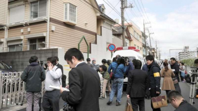 Wartawan berkumpul di depan rumah pelaku pembunuhan dan mutilasi di Jepang.