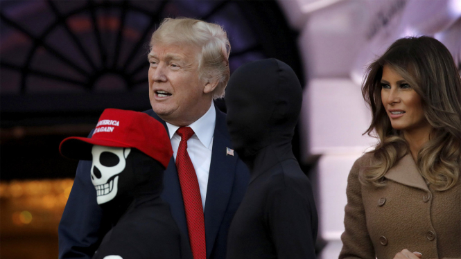 Donald Trump dan Istri Rayakan Halloween di gedung Putih