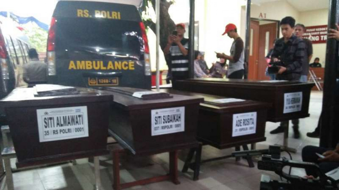 Peti jenazah Siti Almawati di RS Polri Kramatjati.