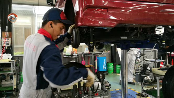 Pekerja Indonesia di bengkel Daihatsu Sigha Jepang