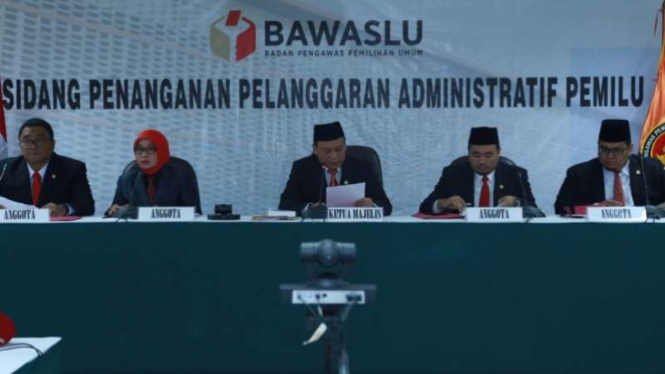 Sidang Bawaslu soal gugatan partai politik peserta pemilu.