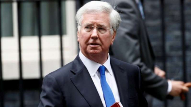 Menteri Pertahanan Inggris Michael Fallon mundur karena isu pelecehan seksual.