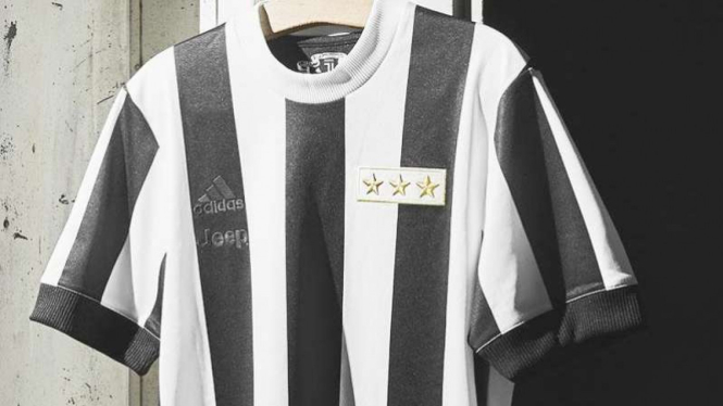 Jersey Juventus retro versi edisi spesial 120 tahun