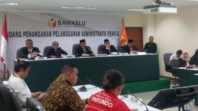 Sidang Bawaslu soal aduan 3 parpol.