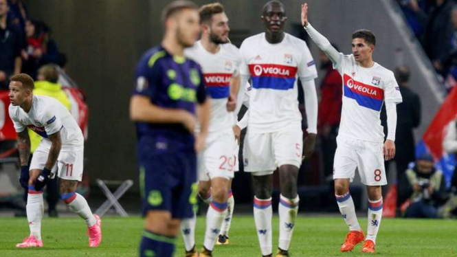 Selebrasi pemain Lyon usai mengalahkan Everton