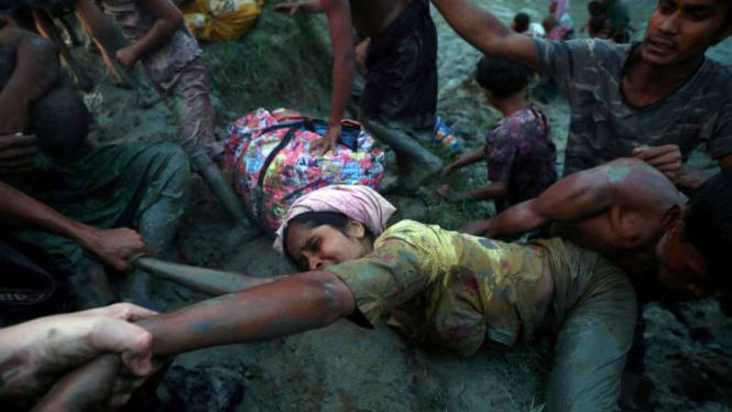 Pengungsi Rohingya berusaha menjangkau Cox's Bazar Bangladesh