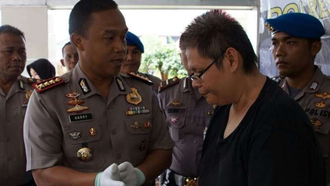 Kapolres Metro Tangerang Kota, Kombes Harry K saat periksa Untung.