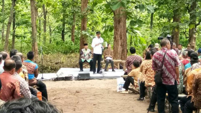 Presiden Jokowi di Dungus Forest Park, Madiun, Jawa Timur.