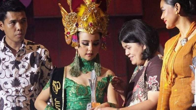 Madelaine Putri Edna Slinger, Juara Wajah Pesona Indonesia
