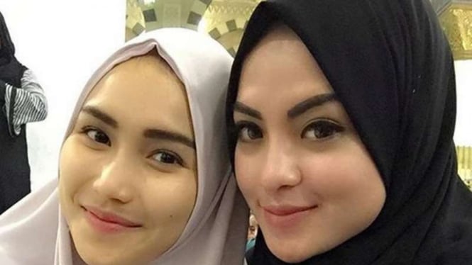 Ayu Ting Ting dan temannya