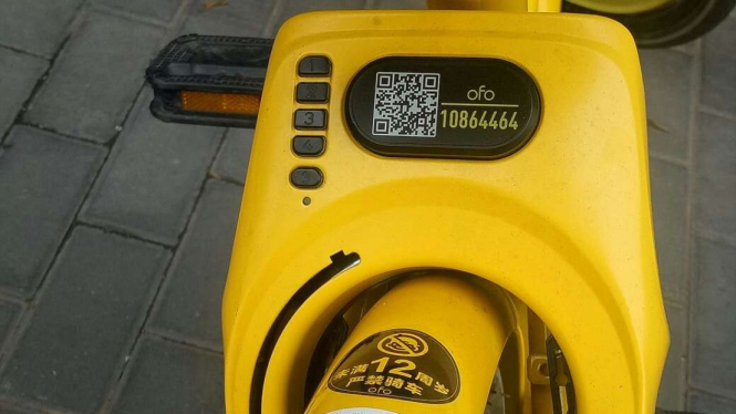 Alat GPS yang terpasang pada sepeda sewa di China.