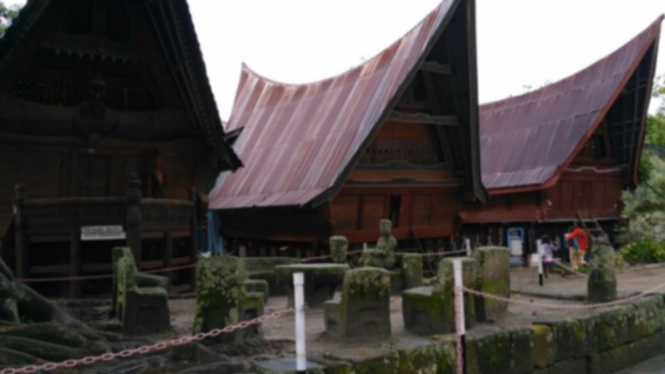 Batu persidangan Raja Sidabutar di Huta Siallagan Batak Toba Samosir