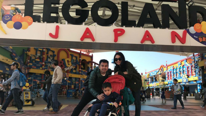 Raffi Ahmad, Nagita Slavina dan Rafthar Malik Ahmad liburan di Jepang