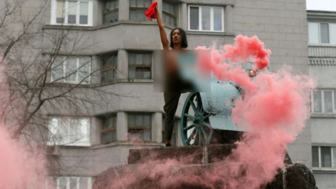 Protes terhadap Presiden Ukraina, aktivis feminis telanjang dada