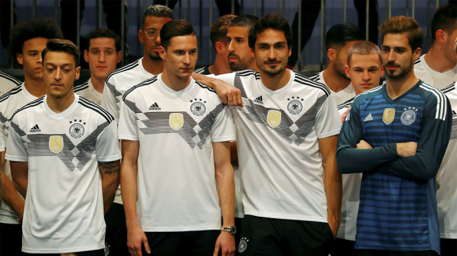 Para pemain timnas Jerman saat peluncuran jersey anyar.