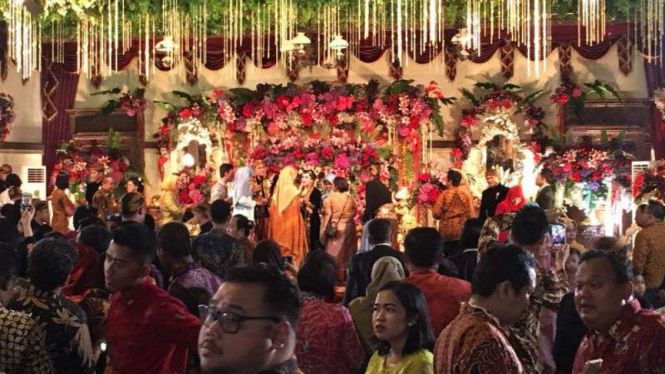 Resepsi pernikahan Kahiyang Ayu dengan Bobby Nasution di Graha Saba Buana, Solo.