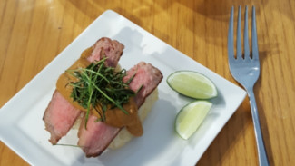 Trik Mencapai Kematangan Steak Medium Rare