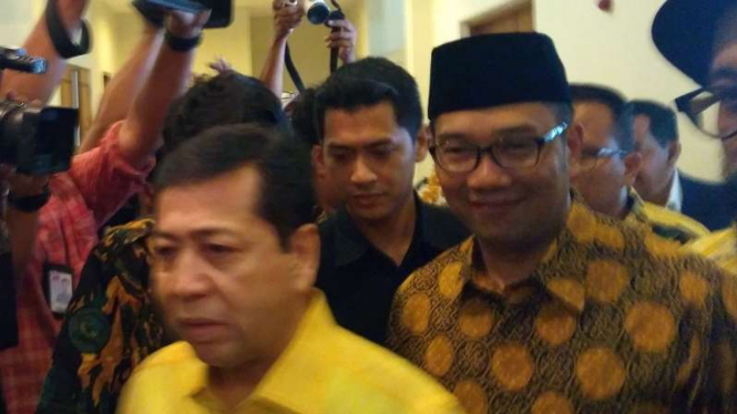 Ketua Umum Partai Golkar Setya Novanto bersama Wali Kota Bandung Ridwan Kamil