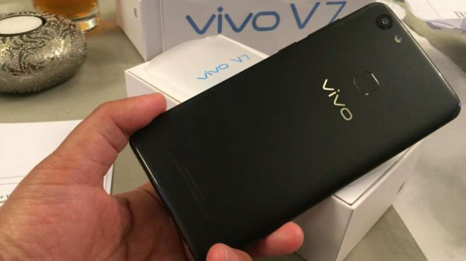Vivo V7, adik dari V7+ dengan harga lebih terjangkau