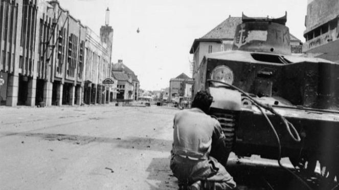Suasana pertempuran 10 November 1945 di kota Surabaya.