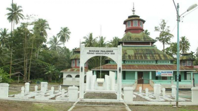 Kompleks makam para pejuang Perang Belasting atau perang menentang kebijakan penerapan pajak tanah oleh Belanda pada 16 Juni 1908 di Kabupaten Agam, Sumatera Barat.