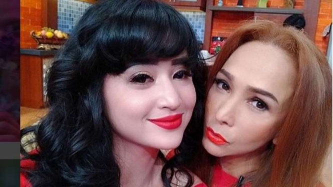 Kiki Fatmala bersama Dewi Perssik