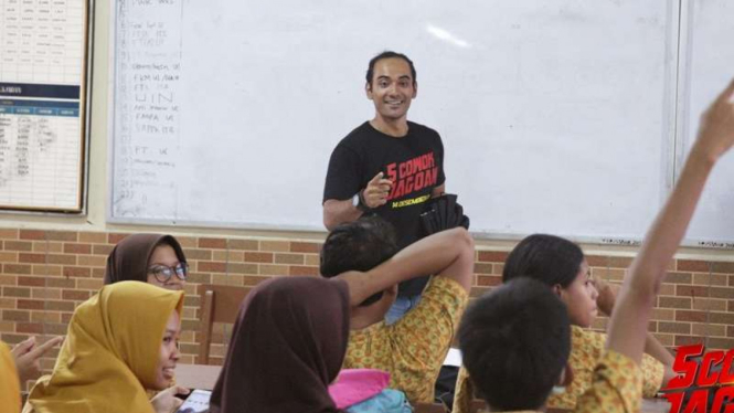 Ario Bayu bintangi film 5 Cowok Jagoan sambangi SMA 3 Depok