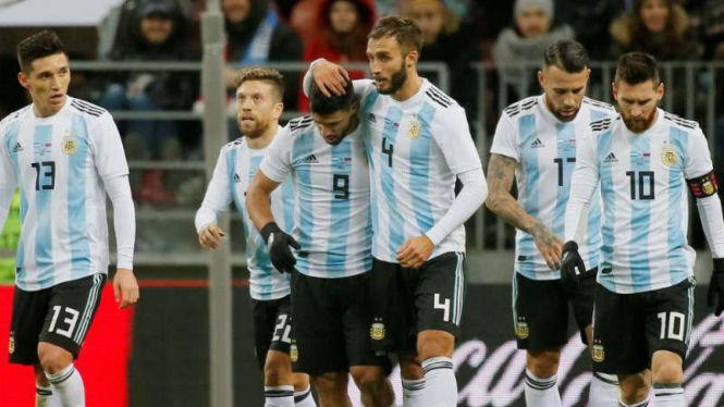 Pemain Argentina rayakan gol Sergio Aguero