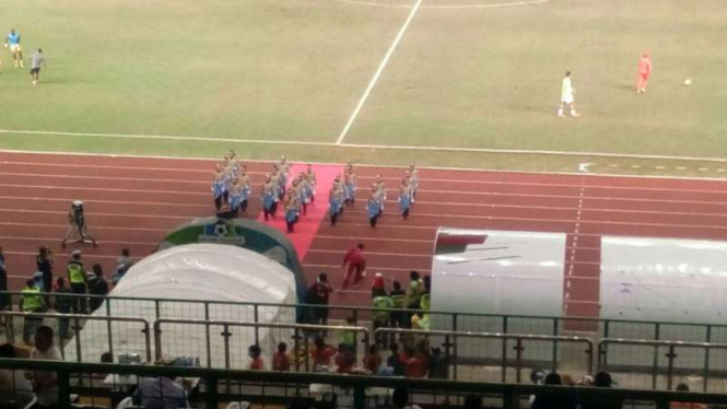 Atraksi polisi cilik di duel Bhayangkara FC vs Persija Jakarta