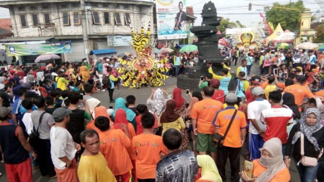 Parade busana unik di Sumenep, Madura