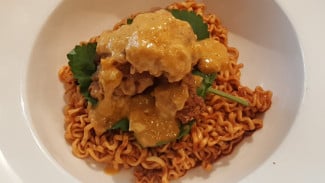 RESEP: Kreasi Mi Samyang Keju Telur Asin, Pecah Banget!