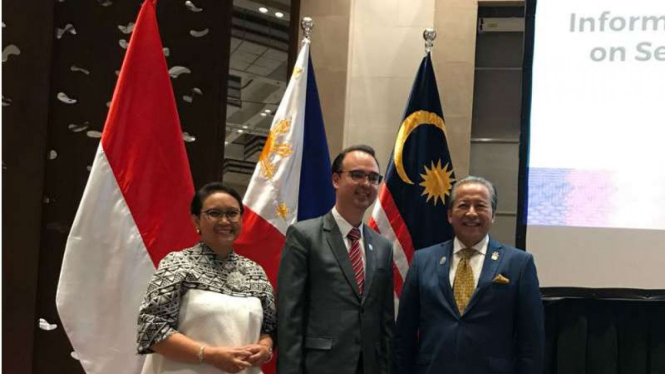 Pertemuan Trilateral di Manila, Filipina