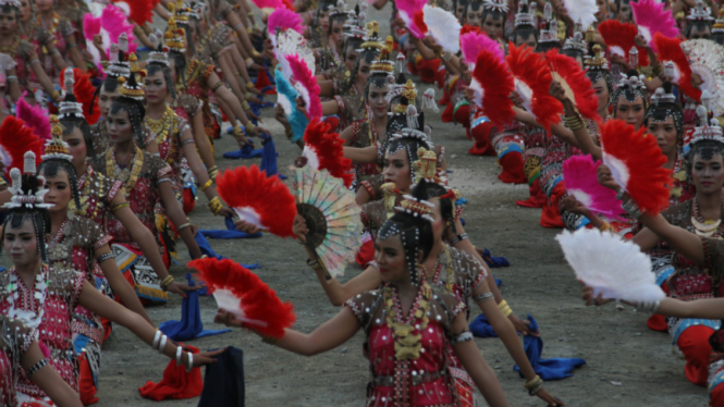 RIbuan penari di Wakatobi Wave 2017.