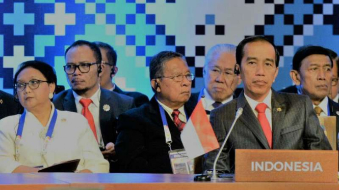 Presiden Jokowi di KTT ASEAN Plus 3