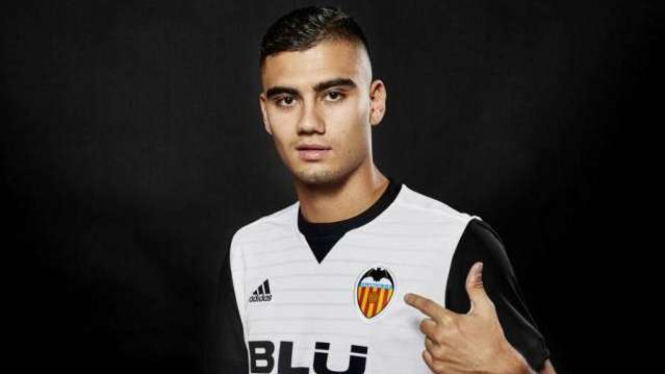 Gelandang Valencia Andreas Pereira