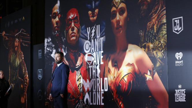 Ben Affleck menghadiri world premiere Justice League.