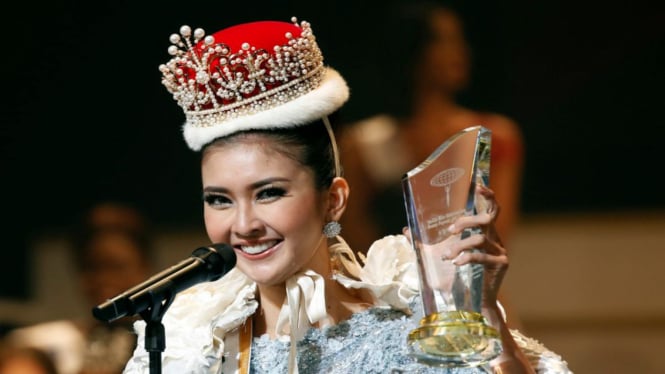 Kevin Lilianan raih gelar Miss International 2017