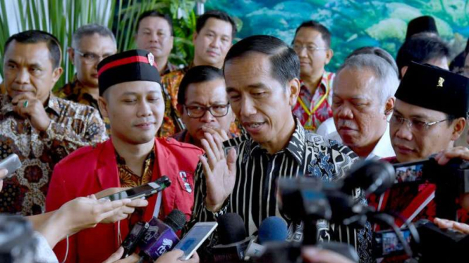 Presiden Joko Widodo dalam forum Kongres Trisakti Gerakan Mahasiswa Nasional Indonesia di Manado, Sulawesi Utara, pada Rabu, 15 Nopember 2017.